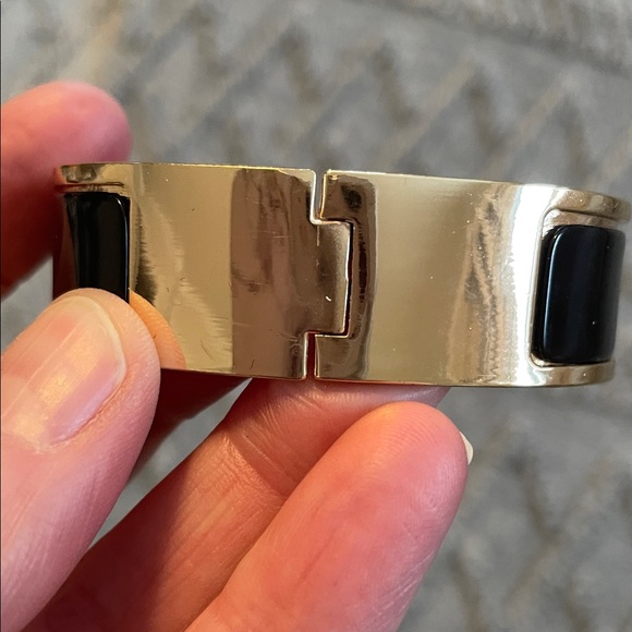 Gold and Black H Bracelet - Picture 3 of 7